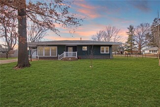 8 Iola Ct, Bethany, IL 61914