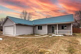 403 E 2nd St, Stevensville, MT 59870