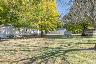 307 Center St, Holly, MI 48442