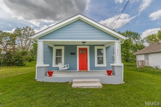371 Oak St, Lebanon, MO 65536