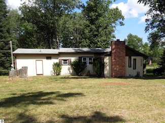 5635 E Cedar Circle Dr, Prescott, MI 48756