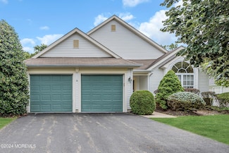 35 Valley Stream Ln, Lakewood, NJ 08701