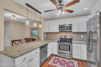 130 Amberly Dr Unit D, Manalapan, NJ 07726