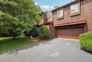 1 Morley Ct Unit 1, Albertson, NY 11507