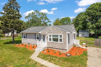 51 Stevens Rd, Swansea, MA 02777