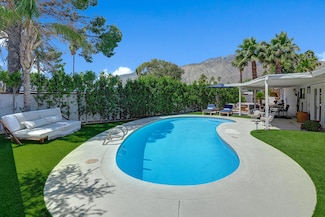 1373 E Madero Cir, Palm Springs, CA 92262