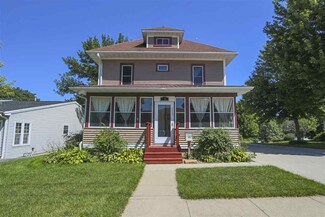 1110 5th St, Grundy Center, IA 50638