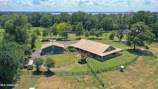 416 12 Oaks Trace, Canton, MS 39046