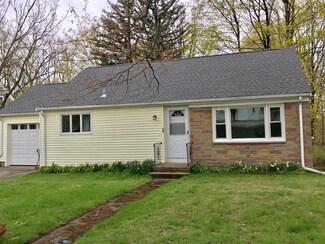 16 C St, Douglas, MA 01516