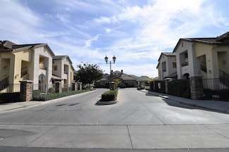 1360 Shady Ln Unit 215, Turlock, CA 95382