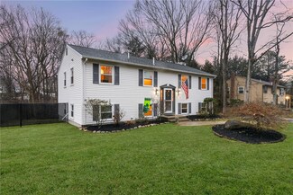 129 Nottingham Dr, West Warwick, RI 02893