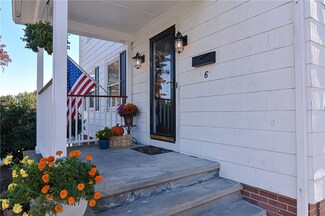 6 Tupelo St, Bristol, RI 02809