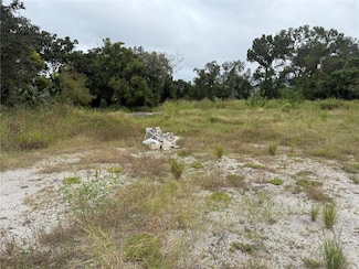 145 W Country Club Dr, Tampa, FL 33612