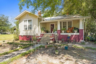 1324 Coggin Ave, Chipley, FL 32428