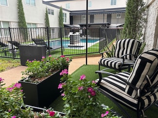 1110 Sherwood Ln Unit 220, Nichols Hills, OK 73116