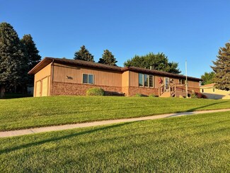 2702 Dover Dr, Norfolk, NE 68701