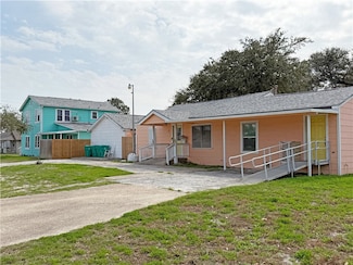 541 W Wilson Ave, Aransas Pass, TX 78336