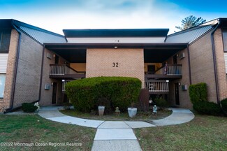 32 Meadow Green Cir Unit A, Manalapan, NJ 07726