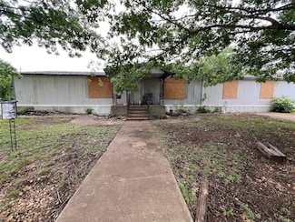 108 Arthur St, McGregor, TX 76657