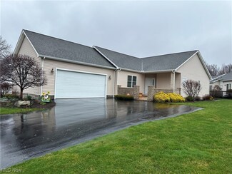 227 Palmer Cir NE Unit 227, Warren, OH 44484