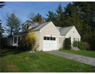 11 Oak St, Farmingdale, ME 04344