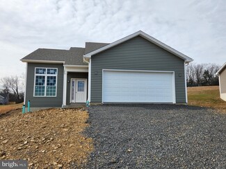 10 Hill Side Dr, Pine Grove, PA 17963