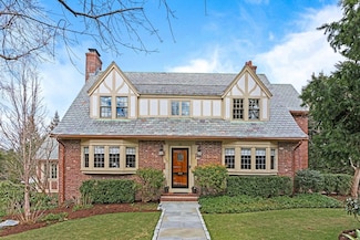 409 Heath St, Chestnut Hill, MA 02467