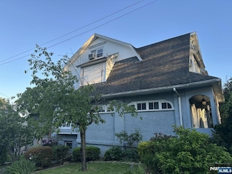 1080 Abbott Blvd, Fort Lee, NJ 07024