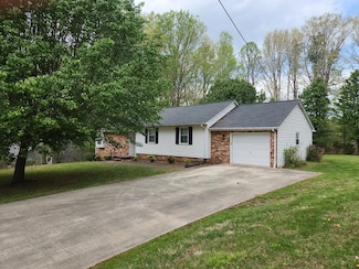 104 Forestroad Dr, Danville, VA 24540