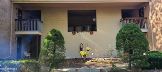 227 Medford Ct Unit B, Manalapan, NJ 07726