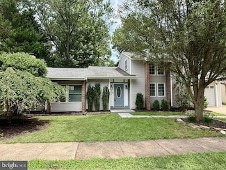 132 E Meadowland Ln, Sterling, VA 20164