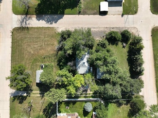 927 and 917 S 6th St, Broken Bow, NE 68822