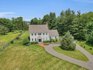 100 Round Hill Rd, Middletown, CT 06457