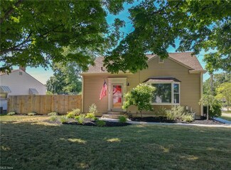 2082 Cramer Ave, Akron, OH 44312
