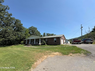 365 Young Ln, Tazewell, TN 37879