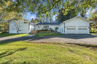 3199 Sweet Rd, Jamesville, NY 13078