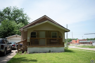 501 SE Davies St, Topeka, KS 66607