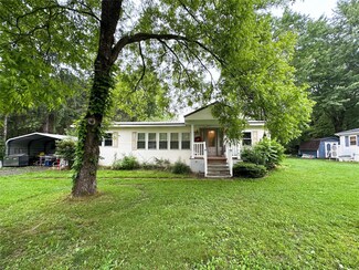 2988 Pecan Dr, Linesville, PA 16424