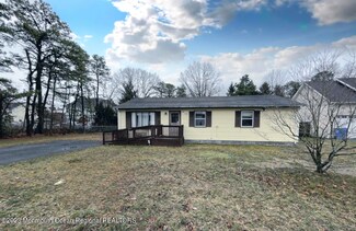 916 6th Ave, Toms River, NJ 08757
