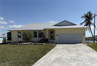 2480 Bayshore Dr, Matlacha, FL 33993