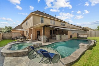 3205 Brentwood Ln, Pearland, TX 77581