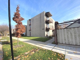 5815 N Spaulding Ave Unit 2C, Chicago, IL 60659