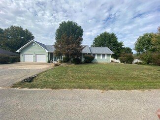 615 Saint Michael Ave, Saint James, MO 65559
