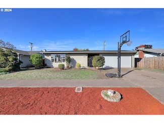 1028 Olympic St, Springfield, OR 97477