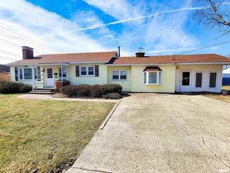 616 S Mill St, Flora, IL 62839