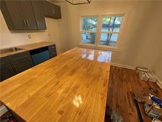 606 E Miami St, Paola, KS 66071