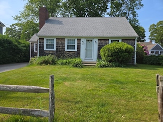 22 Cypress St, Teaticket, MA 02536