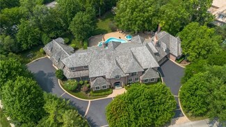 2 Bristol Rd, Northfield, IL 60093