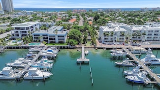206 Lake Dr, Riviera Beach, FL 33404