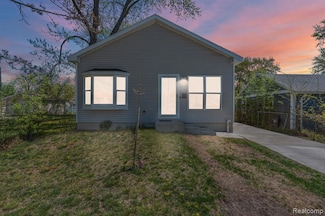 27068 Hales St, Madison Heights, MI 48071